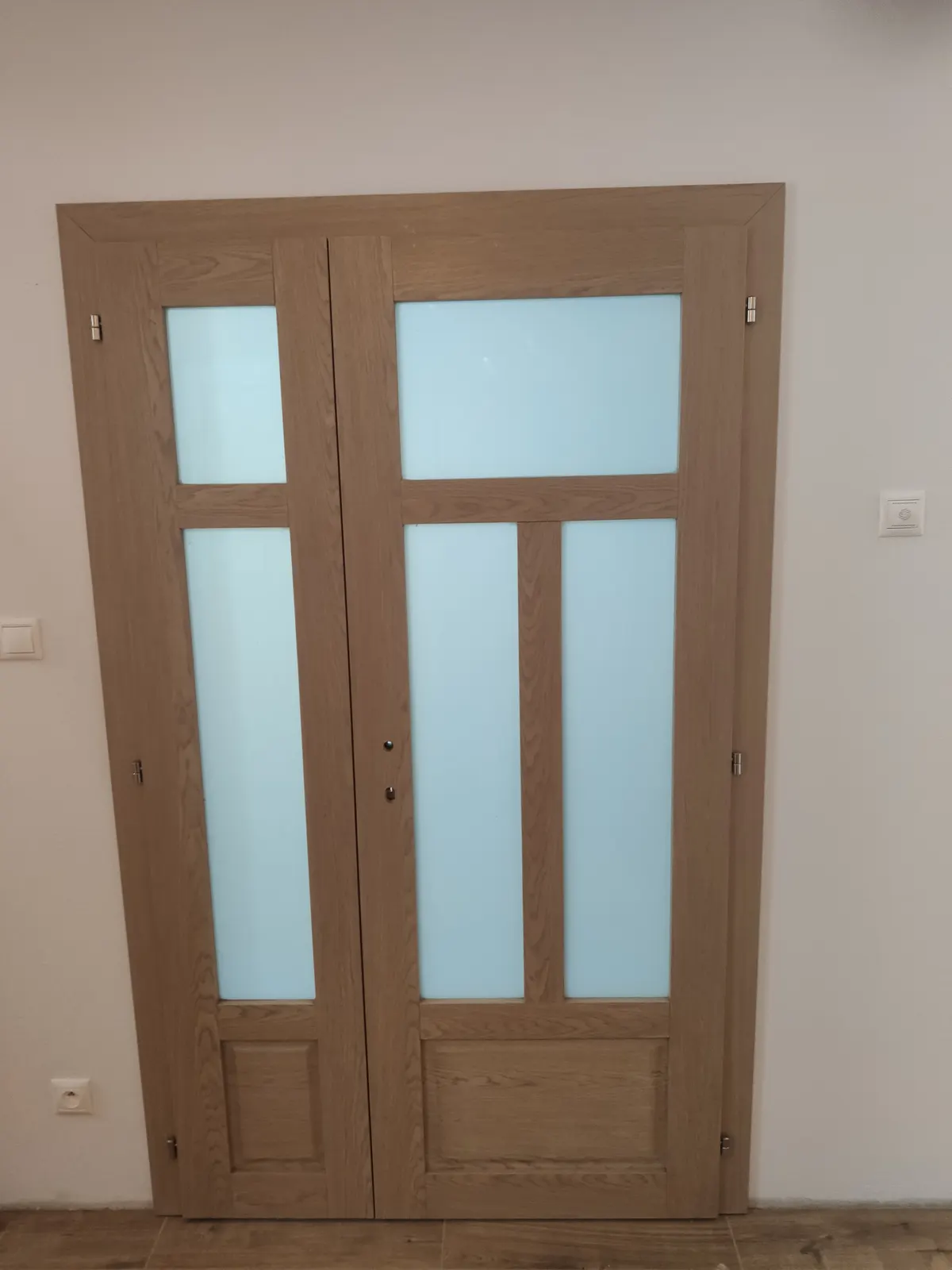 Drevené dvere so zasklením